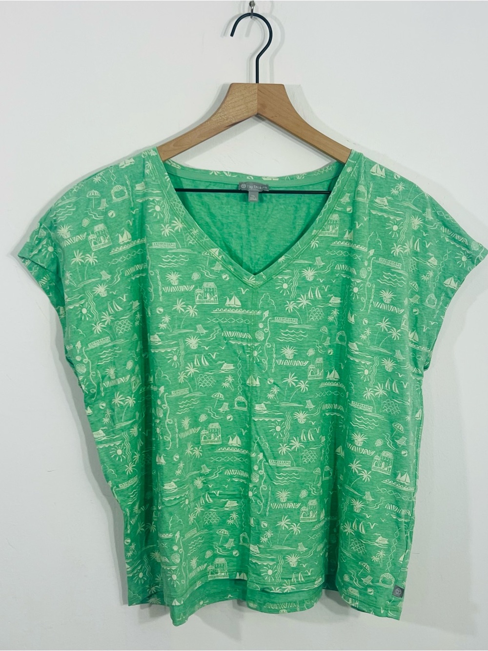 T By Talbots Green Beach Theme V Neck Short Sleeve Light Weight Tee Size XL